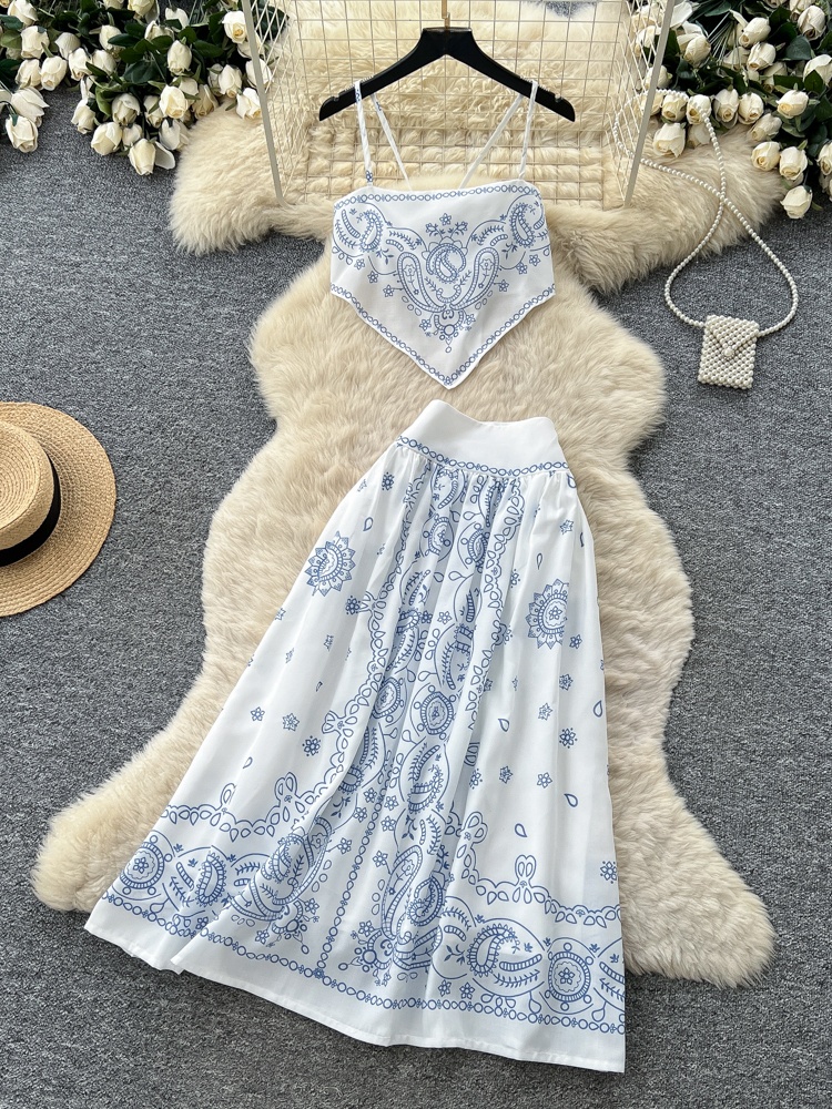 Romper Floral Print - Sommerliches Zweiteiler-Set mit Blumenstickerei: Modisches weißes